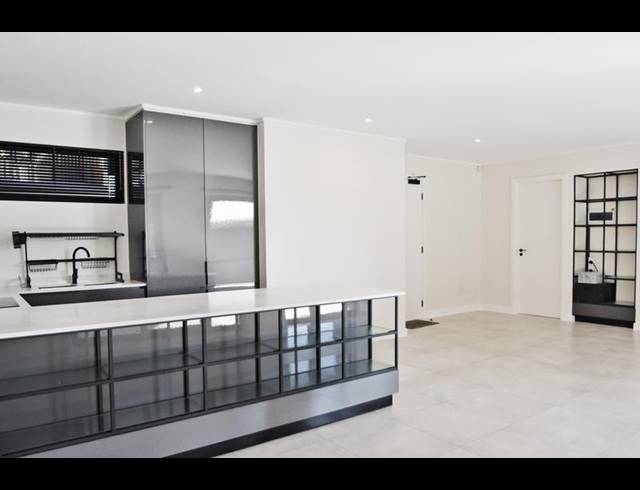 3 BEDROOM APARTMENT FOR SALE IN HYDE PARK